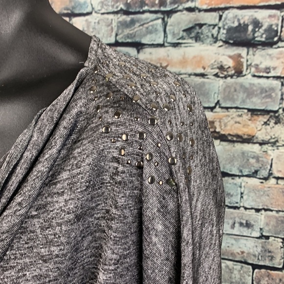 Heart Soul grey blouse Size Medium - Picture 2 of 7